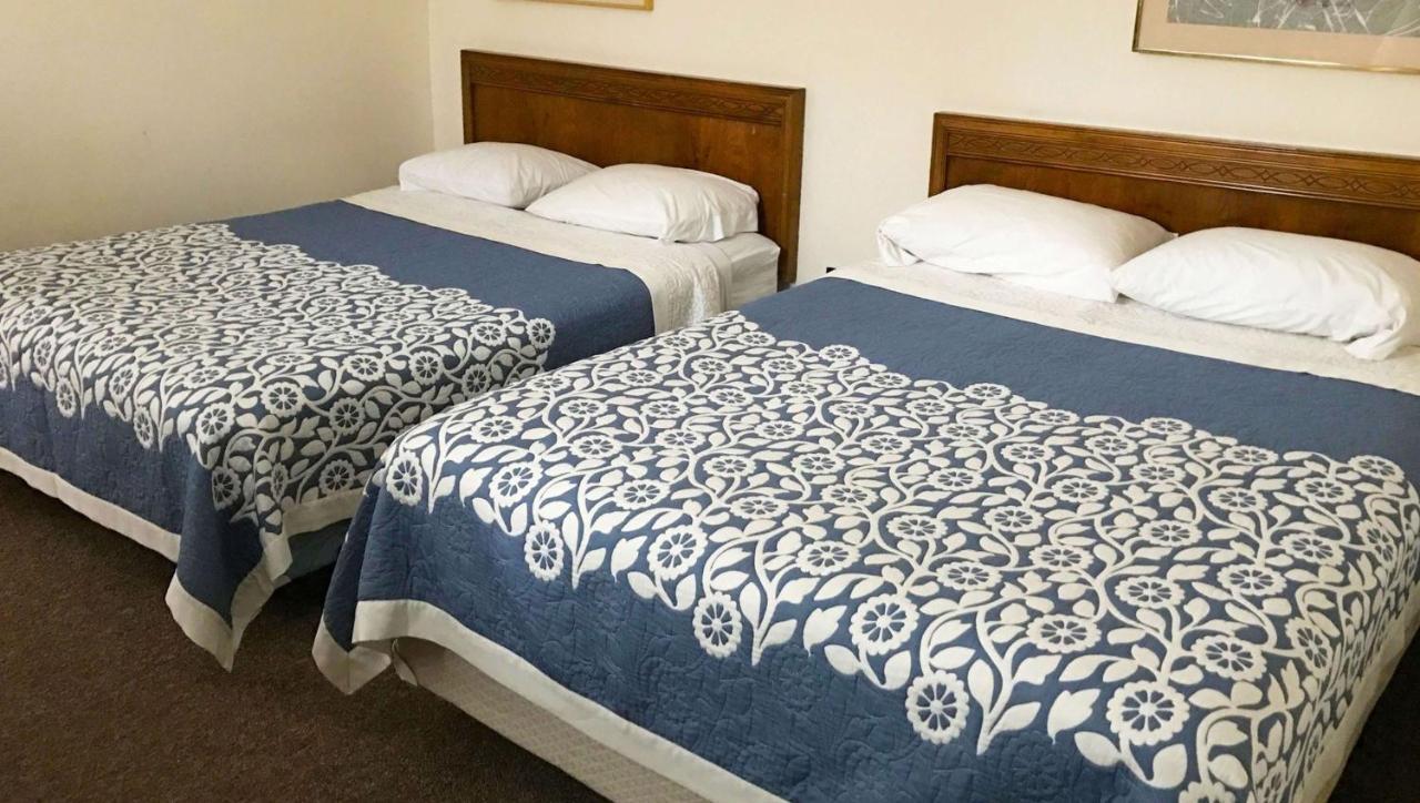 Country Place And Motel 2*