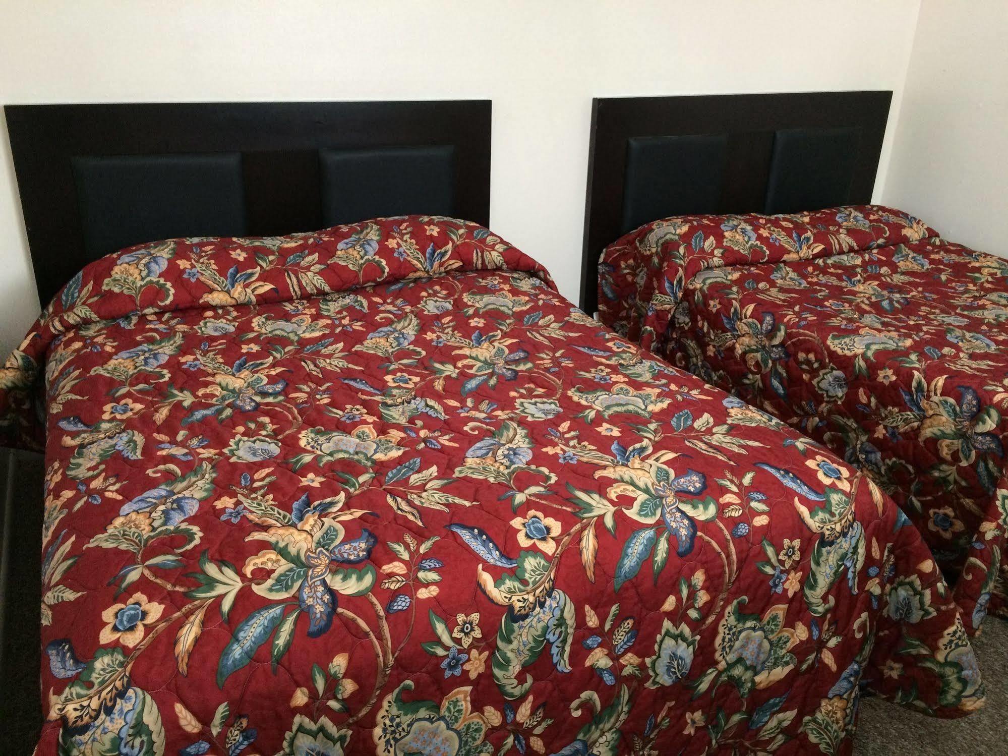 Country Place And Motel 2*